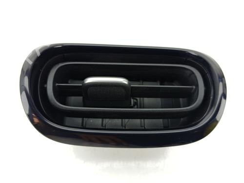 air-vent-toyota-yaris-_p21_-_pa1_-_ph1_-2020-32702808 main image