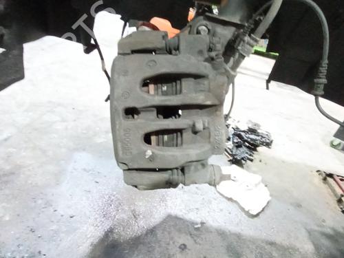 Venstre bremsekaliber foran Venstre bremsekaliber foran MERCEDES-BENZ SPRINTER 3,5-t Van (B907, B910) 315 CDI RWD (907.631, 907.633, 907.635, 907.637) (150 hp) 39668703 39668703