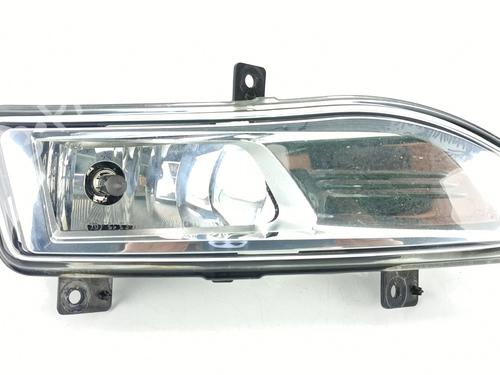 Used Left front fog light NISSAN QASHQAI II (J11, J11_) 1.3 DIG-T (140 hp) 30743656