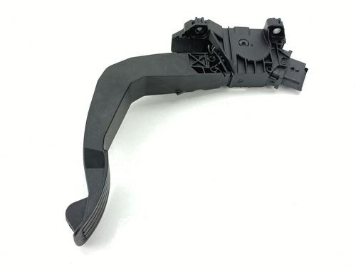 Used Pedal PEUGEOT 2008 II (UD_, US_, UY_, UJ_, UR_, UC_) 1.2 PureTech 100 (USHNK) (101 hp) 32043811