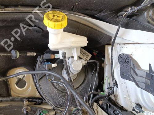 Used Brake master cylinder CITROËN C3 III (SX) 1.5 BlueHDi 100 (SXYHYP, SXYHTU) (102 hp) 32411664
