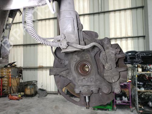 Used Left front steering knuckle Left front steering knuckle VW CRAFTER Van (SY_, SX_) 2.0 TDI FWD (SYB, SYC, SYD) (177 hp) 39883649 39883649
