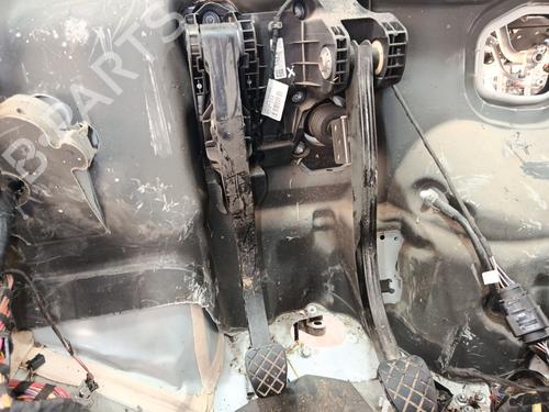 Used Clutch pedal VW CRAFTER Van (SY_, SX_) [2016-2026]  32162343