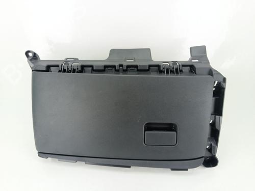 glove-box-toyota-yaris-_p21_-_pa1_-_ph1_-2020-32529942 main image