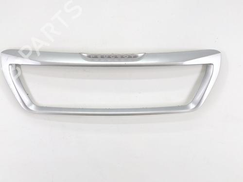 Used Grille PEUGEOT BOXER Van 2.2 BlueHDi 140 (140 hp) 32412101