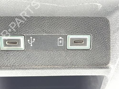 Armrest / Center console PEUGEOT 308 III (FB_, FH_, FP_, F3_, FM_) BlueHDi 130 (FBYHZL, FBYHZT) | BP30124467I20