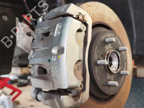 Venstre bremsekaliber foran TOYOTA RAV 4 V (_A5_, _H5_) 2.5 Hybrid (AXAH52) (218 hp) 28043152