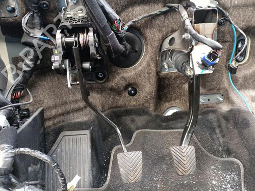 Used Clutch pedal Clutch pedal 37665757 37665757
