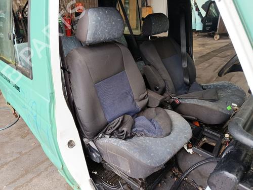 Used Right front seat HYUNDAI GALLOPER II (JK-01) 2.5 TD intercooler (99 hp) 31382782