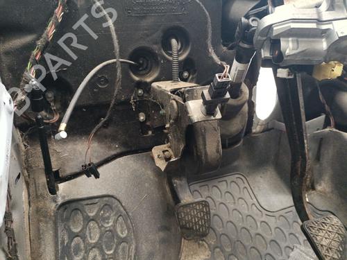 Used Clutch pedal MERCEDES-BENZ VITO / MIXTO Van (W639) 111 CDI (639.601, 639.603) (116 hp) 26736149