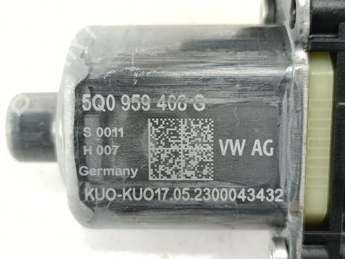 Left rear window motor VW GOLF VIII (CD1, DA1) 1.0 eTSI | BP35946035E23 - Image 3