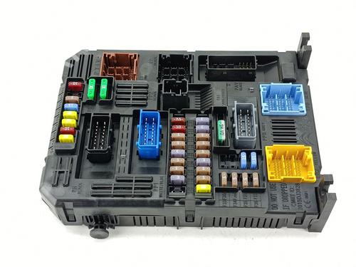 Used Fuse box OPEL CROSSLAND X / CROSSLAND (P17, P2QO) 1.2 (75) (110 hp) 31880184