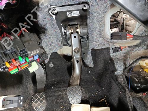 Pédale de frein SEAT ARONA (KJ7, KJP) 1.0 TSI (95 hp) 32118844