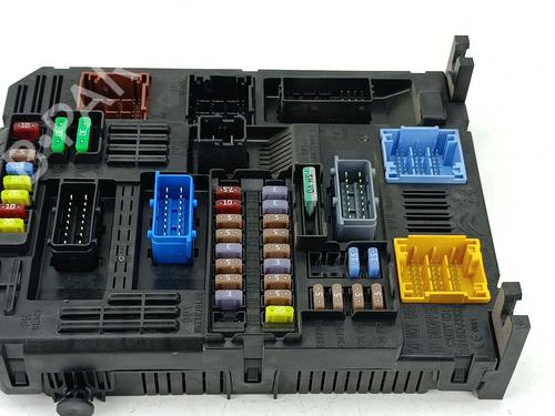 Used Fuse box Fuse box 38413877 38413877