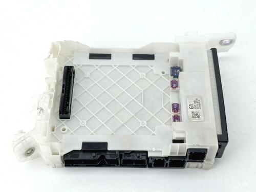 Used Fuse box Fuse box TOYOTA YARIS (_P21_, _PA1_, _PH1_) 1.5 (MXPA11) (125 hp) 32694901 32694901