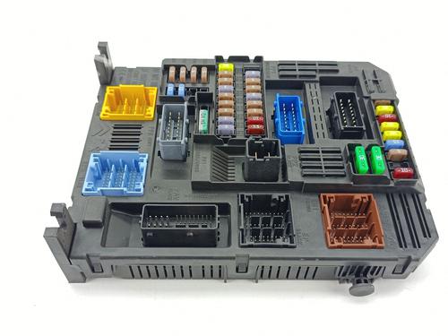 Used Fuse box Fuse box PEUGEOT 208 II (UB_, UP_, UW_, UJ_) 1.2 PureTech 100 (101 hp) 32747806 32747806