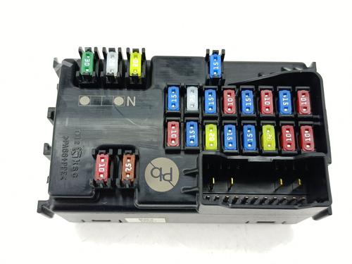 Used Fuse box Fuse box 37516902 37516902