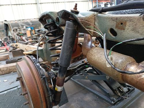 Used Left rear shock absorber SANTANA 300/350 1.6 HDi 4x4 (90 hp) 31382786