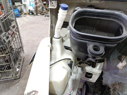 windscreen-washer-tank-iveco-daily-iv-platformchassis-2006-2007-2008-2009-2010-2011-2012-34441600 main image