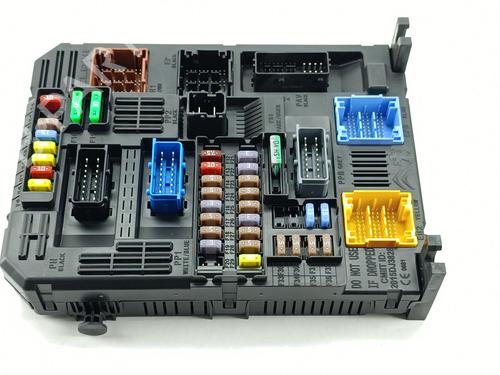 Used Fuse box PEUGEOT 308 II (LB_, LP_, LW_, LH_, L3_) 1.2 THP 130 (131 hp) 31015799
