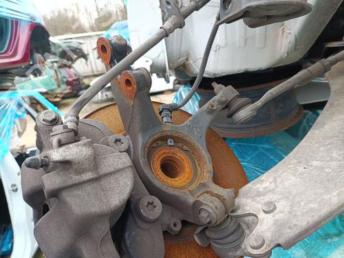 Used Right front steering knuckle Right front steering knuckle PEUGEOT 2008 II (UD_, US_, UY_, UJ_, UR_, UC_) 1.2 PureTech 130 (USHNS, URHNS) (130 hp) 32414646 32414646