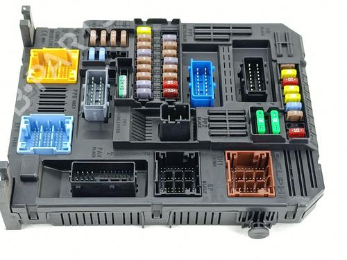Used Fuse box Fuse box 37192953 37192953