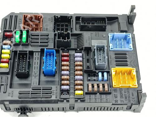 Used Fuse box OPEL CORSA F (P2JO) 1.2 (68) (101 hp) 30078576