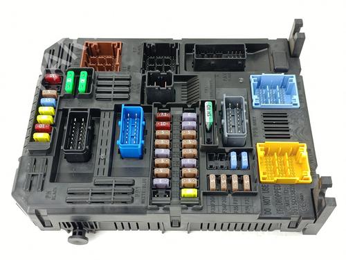 Used Fuse box Fuse box 38469399 38469399