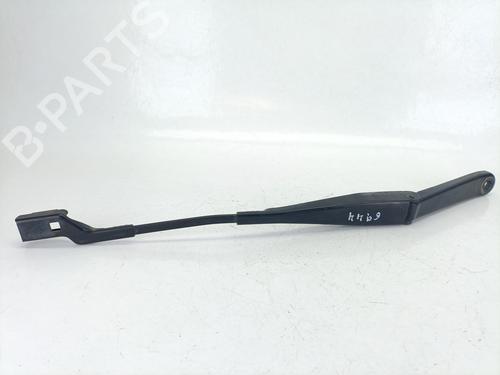 Used Front windshield wiper arm FORD FIESTA VI (CB1, CCN) 1.5 TDCi (75 hp) 25876557