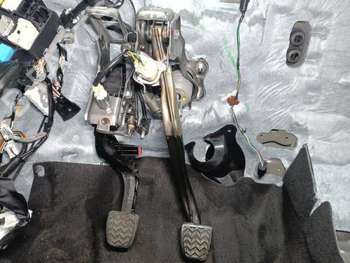 break-pedal-toyota-yaris-_p13_-2010-2011-2012-2013-2014-2015-2016-2017-2018-2019-2020-32853038 main image