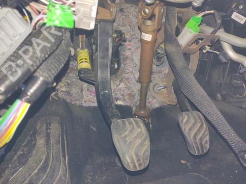 Used Clutch pedal RENAULT MEGANE IV Hatchback (B9A/M/N_) [2015-2025]  27628507