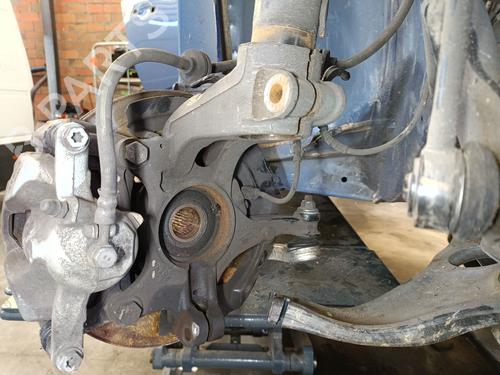 Used Right front steering knuckle Right front steering knuckle RENAULT MEGANE IV Hatchback (B9A/M/N_) 1.3 TCe 140 (B9NB) (140 hp) 34625885 34625885