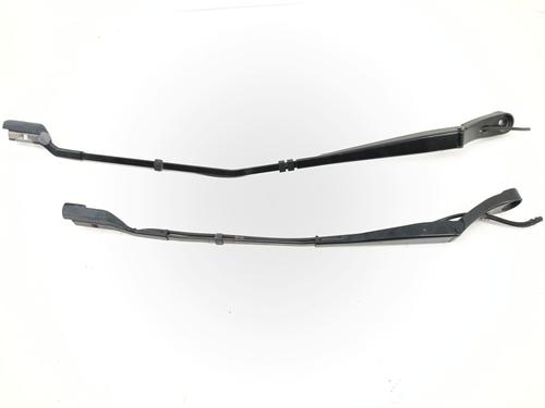 Vindrute viskerarm Vindrute viskerarm PEUGEOT 3008 II SUV (MC_, MR_, MJ_, M4_) 1.6 PureTech 180 (M45GFR, M45GFU) (181 hp) 37197087 37197087