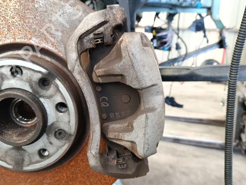 Højre bremsekaliber foran PEUGEOT 308 III (FB_, FH_, FP_, F3_, FM_) BlueHDi 130 (FBYHZL, FBYHZT) (131 hp) 30081450