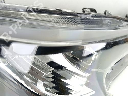 Right headlight TOYOTA COROLLA Hatchback (_E21_, _EA1_, _EH1_) 1.8 Hybrid (ZWE211) | BP31944973C29