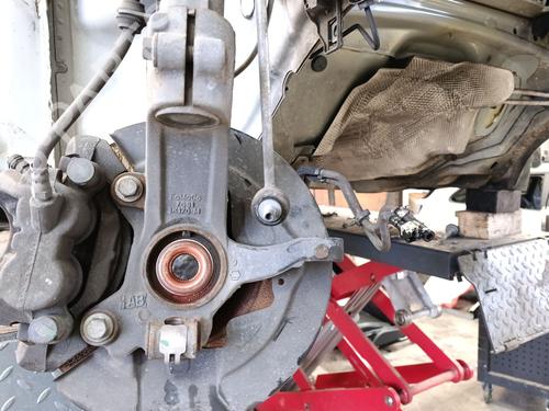 Used Right front steering knuckle Right front steering knuckle VOLVO XC60 I SUV (156) D3 / D4 (163 hp) 33117733 33117733