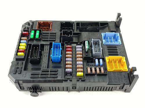 Used Fuse box Fuse box 37444686 37444686