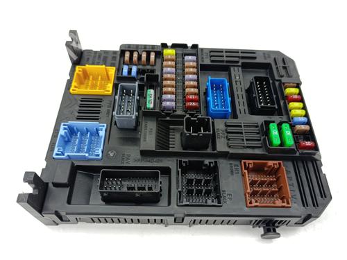 Used Fuse box PEUGEOT 2008 II (UD_, US_, UY_, UJ_, UR_, UC_) 1.2 PureTech 100 (USHNK) (101 hp) 32043798