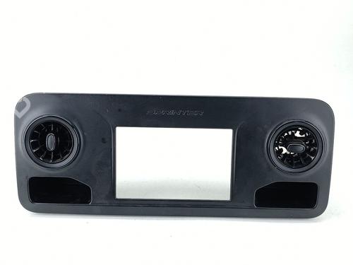 Used Middle console Middle console MERCEDES-BENZ SPRINTER 3,5-t Van (B907, B910) 317 CDI RWD (907.631, 907.633, 907.635, 907.637) (170 hp) 40013068 40013068