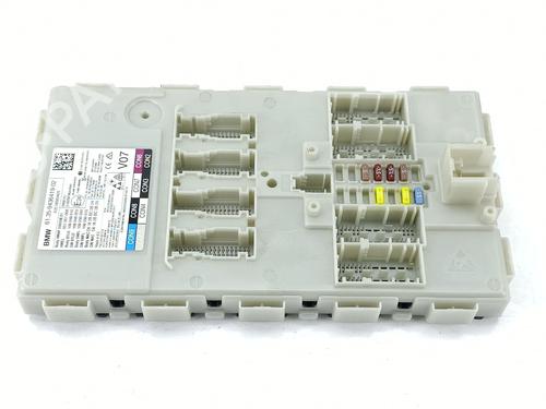 Used Fuse box Fuse box 37074394 37074394