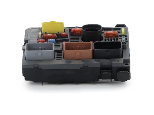 Used Fuse box Fuse box 37532404 37532404
