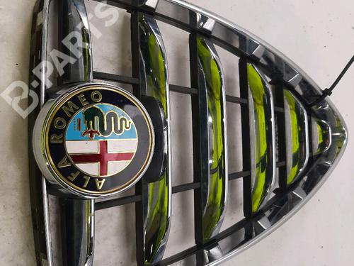 Used Front grille Front grille ALFA ROMEO MITO (955_) 1.6 JTDM (955AXC1B) (120 hp) 11184773 11184773