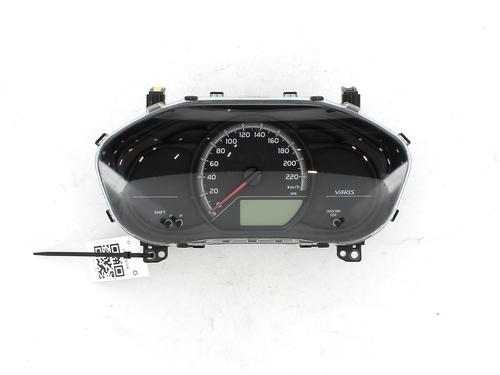 Used Instrument cluster TOYOTA YARIS (_P13_) 1.0 (KSP130_, KSP130) (69 hp) 15735392