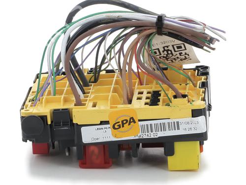 Used Fuse box PEUGEOT 3008 II SUV (MC_, MR_, MJ_, M4_) Hybrid (224 hp) 27911335