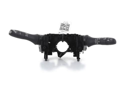 switch-nissan-pulsar-hatchback-c13-2014-32513582 main image