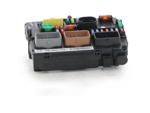 Used Fuse box Fuse box 39087052 39087052