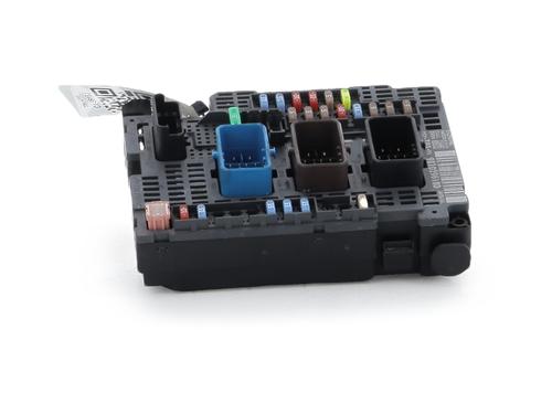 Used Fuse box Fuse box 39087564 39087564