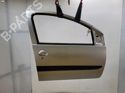 Used Right front door TOYOTA AYGO (_B1_) 1.0 (KGB10_, KGB10R) (68 hp) 32181281