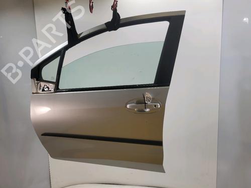 Used Left front door TOYOTA YARIS (_P13_) 1.3 (NSP130_, NSP130) (99 hp) 29931401