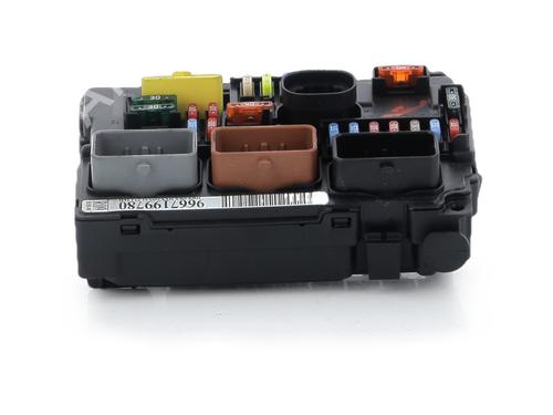 Used Fuse box Fuse box 39608841 39608841